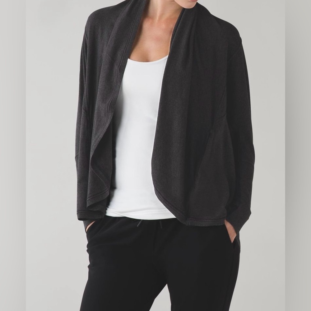 Lululemon To & Flow Wrap

Size - 4